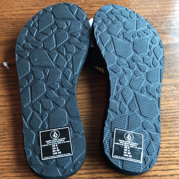 COPY - Volcom black flip flops with yellow/red/green woven straps NWT - Picture 3 of 3